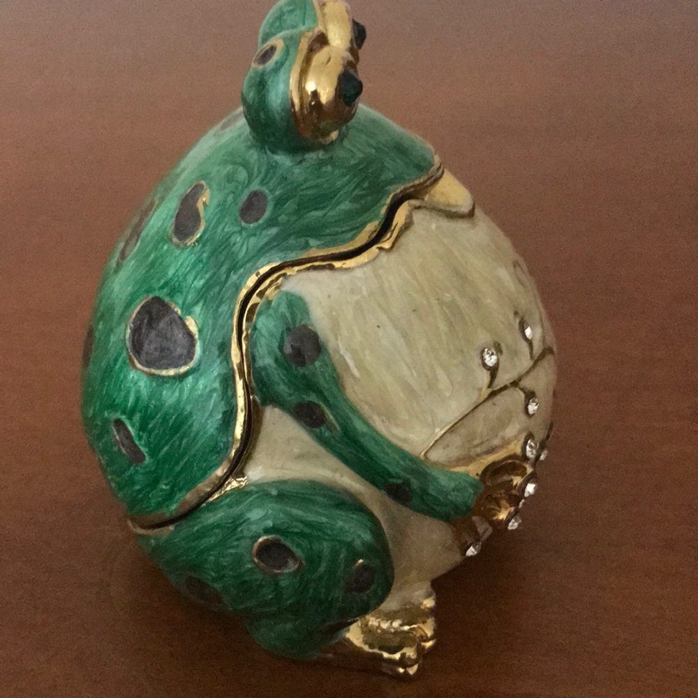 QIFU handpainted enamel frog trinket box! - Picture 8 of 8